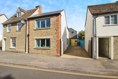 4 bedroom semi-detached house to rent, Calcutt Street, Swindon SN6