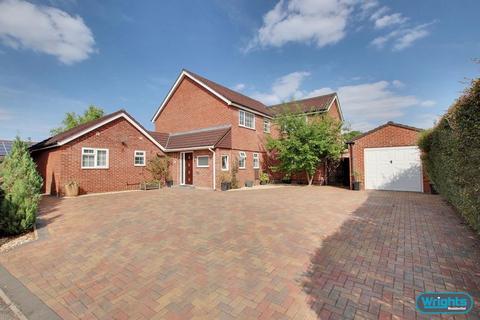 5 bedroom detached house for sale, Valiant Close, Melksham