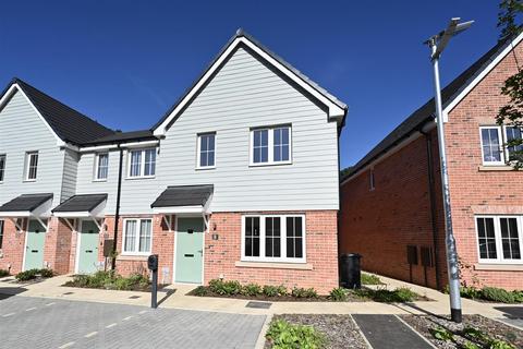 3 bedroom house to rent, Baggarley Close, Eastergate