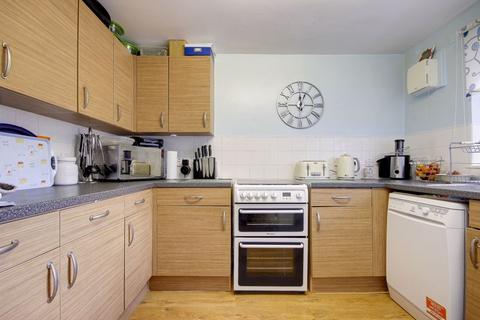 3 bedroom flat for sale, Montagu Road,, London