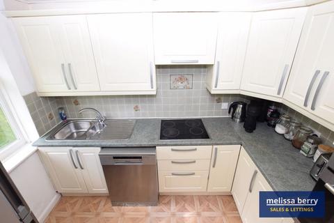 1 bedroom apartment for sale, Brentwood Court, Manchester M25