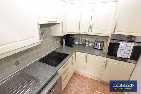 1 bedroom apartment for sale, Brentwood Court, Manchester M25