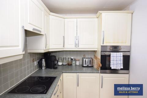 1 bedroom apartment for sale, Brentwood Court, Manchester M25