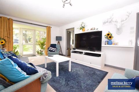 1 bedroom apartment for sale, Brentwood Court, Manchester M25