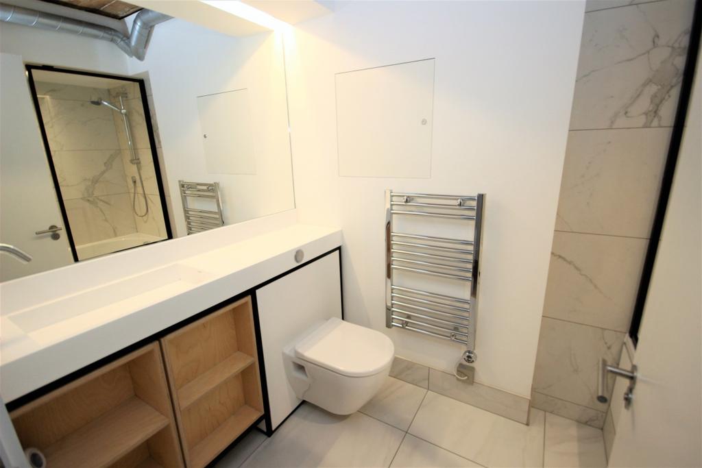 Bathroom 1 (2)
