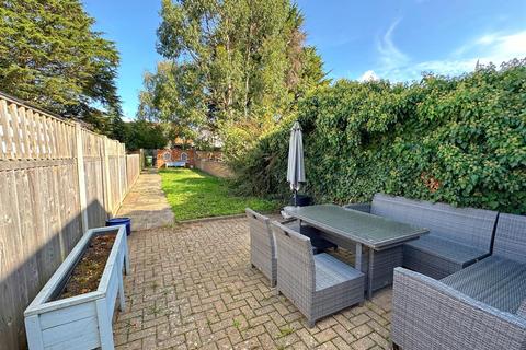 16 Shottery Road, Stratford-upon-avon, CV37 9QA