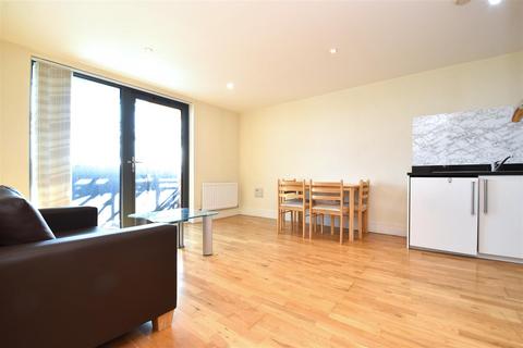 1 bedroom apartment to rent, Parkview Apartments, London E14