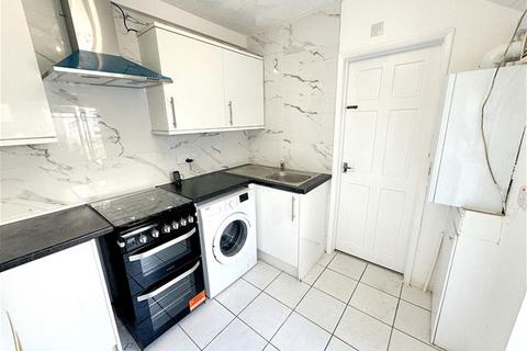 3 bedroom house to rent, Abbey Road, Stratford