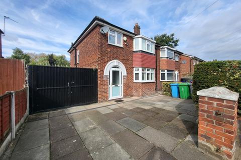 3 bedroom semi-detached house to rent, Marchwood Avenue, Whalley Range, Manchester. M21 0TZ