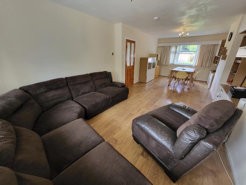 Marchwood Avenue, Whalley Range... 3 bed semidetached house to rent
