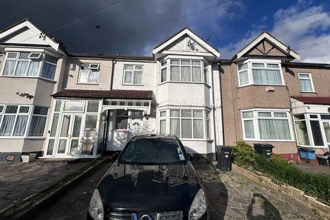 3 bedroom terraced house for sale, Windermere Gardens, Ilford