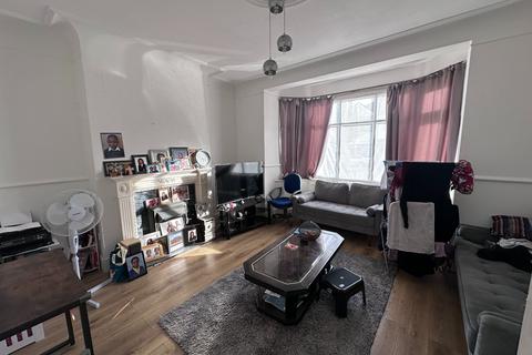 3 bedroom terraced house for sale, Windermere Gardens, Ilford