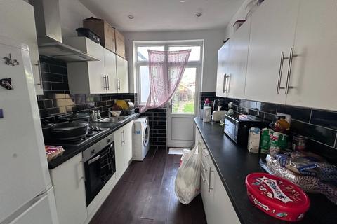 3 bedroom terraced house for sale, Windermere Gardens, Ilford