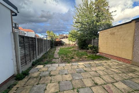 3 bedroom terraced house for sale, Windermere Gardens, Ilford