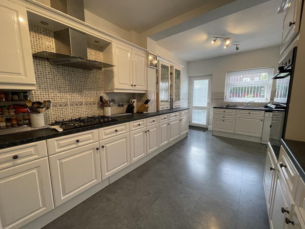 WOLLASTON Meriden Avenue 3 bed semidetached house for sale £390,000
