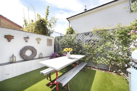 3 bedroom house to rent, Alma Road, London SW18