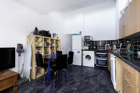 3 bedroom flat to rent, NW6