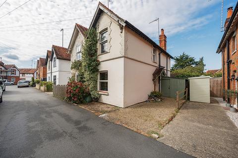 3 bedroom semi-detached house for sale, Meadowside Road, Reading RG8