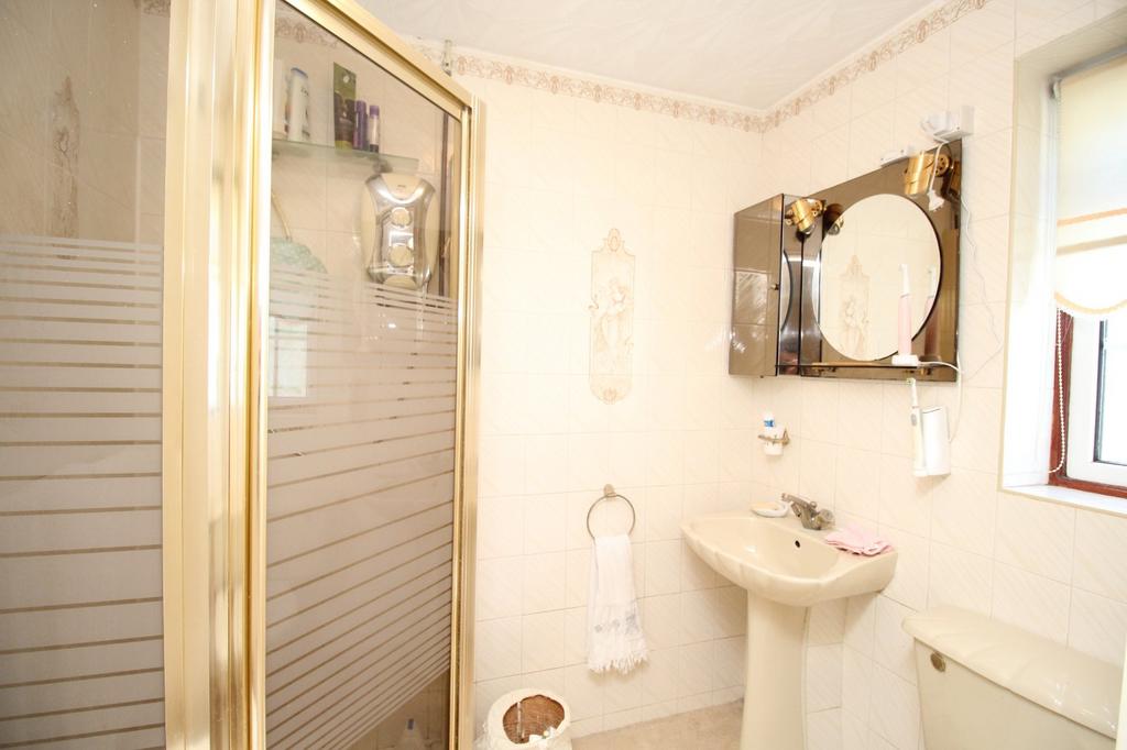 En-Suite Shower