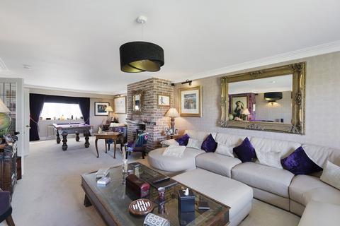 4 bedroom terraced house for sale, Mill Road, St. Neots PE19