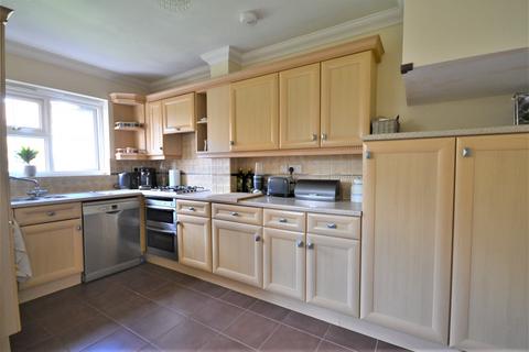 3 bedroom house to rent, Castleden Way, Essex CM6