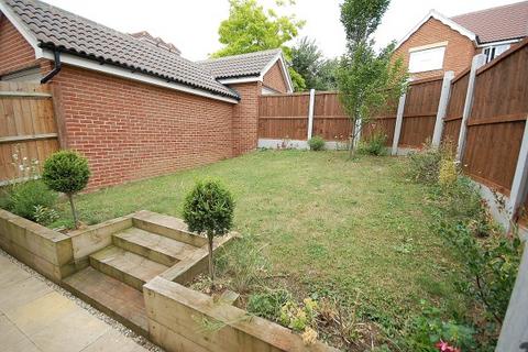 3 bedroom house to rent, Castleden Way, Essex CM6