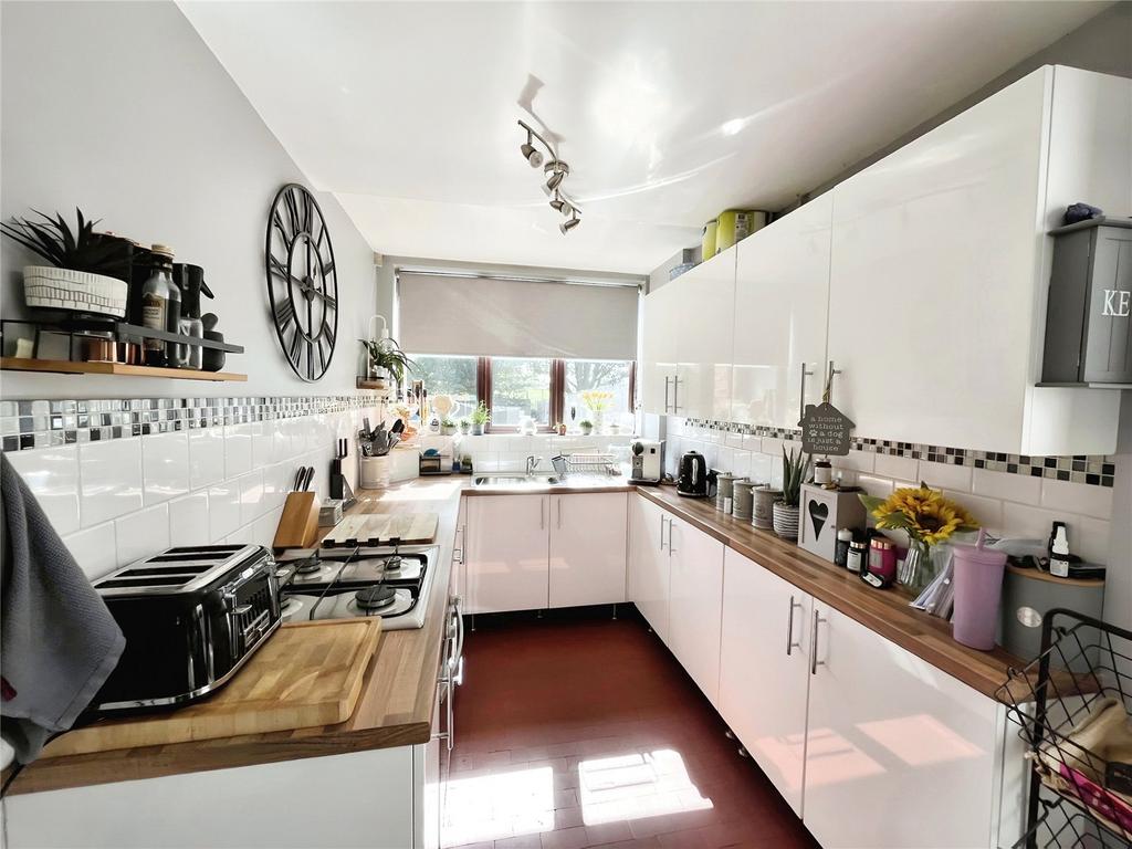 Deans Way, Warwickshire CV7 3 bed semidetached house for sale £250,000