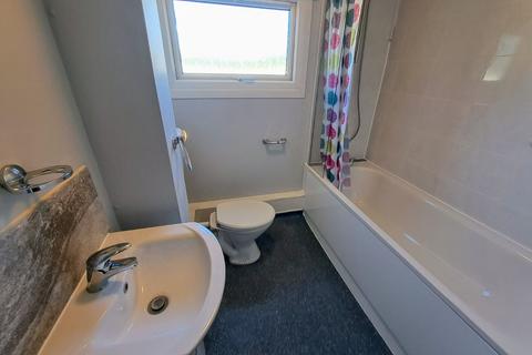 2 bedroom end of terrace house to rent, Bicknor Road, Kent ME15