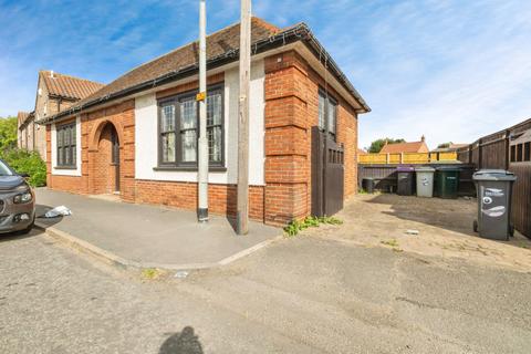 2 bedroom bungalow for sale, Lincoln Road, Market Rasen LN8