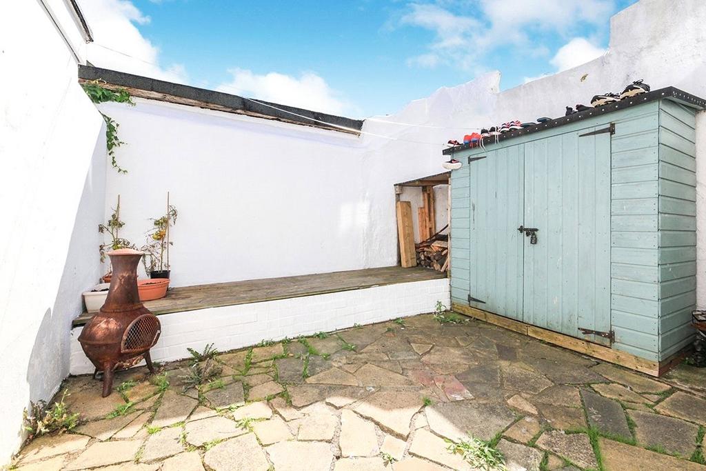 Upper Gardner Street, East Sussex BN1 2 bed terraced house for sale £