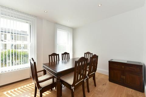 2 bedroom apartment to rent, North Side Wandsworth Common, Wandsworth, SW18