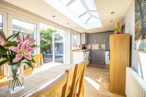 4 bedroom chalet for sale, Belgrave Road, Leigh-on-Sea SS9