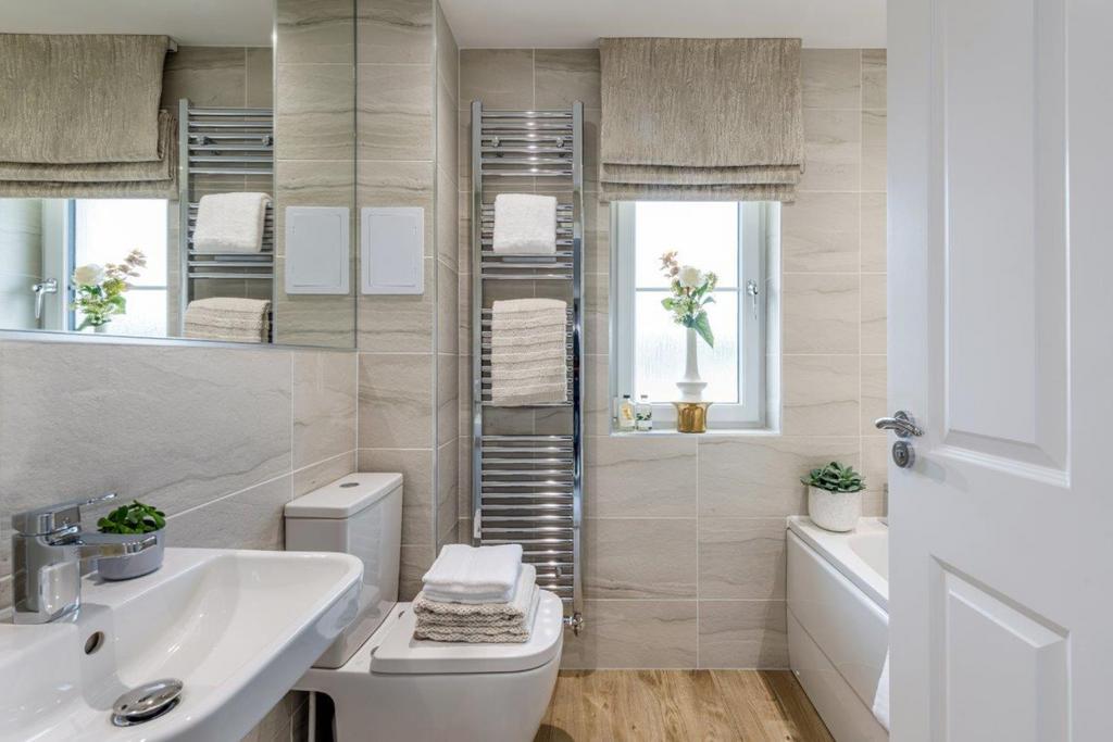 Main bathroom in 4 bed detached home