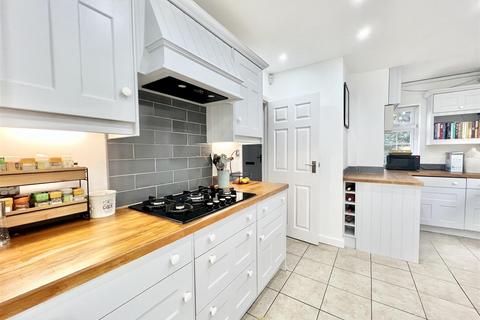 3 bedroom detached house for sale, Lodge Road, Writtle, Chelmsford