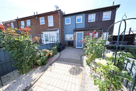 25 Civic Square, Tilbury, RM18 8AD