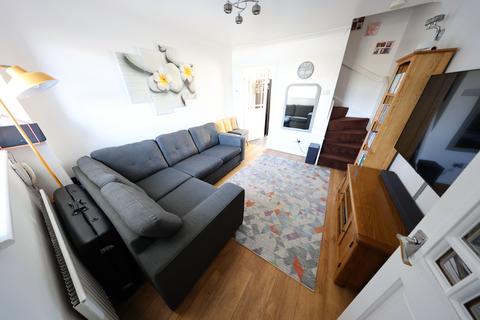 25 Civic Square, Tilbury, RM18 8AD