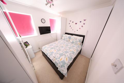 25 Civic Square, Tilbury, RM18 8AD