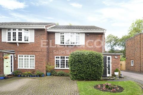 7 Page Meadow, London, NW7 2EN