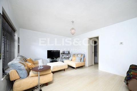 7 Page Meadow, London, NW7 2EN
