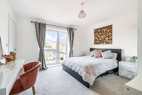 2 bedroom apartment for sale, Marina Court, Waltham Abbey EN9