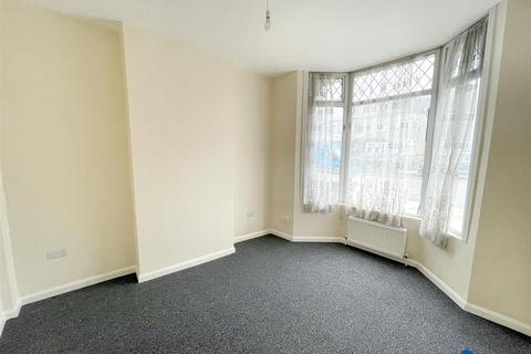 3 bedroom terraced house to rent, Green Lane, Ilford