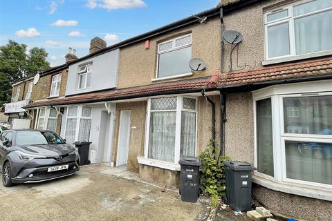 3 bedroom terraced house to rent, Green Lane, Ilford