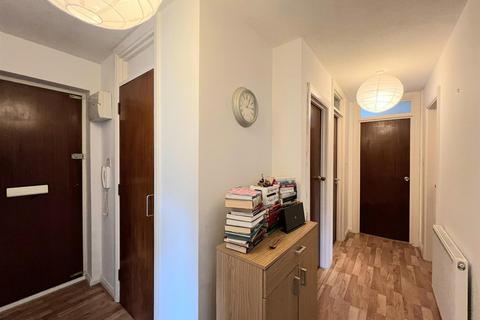 2 bedroom property to rent, Elliott Close, Wembley Park