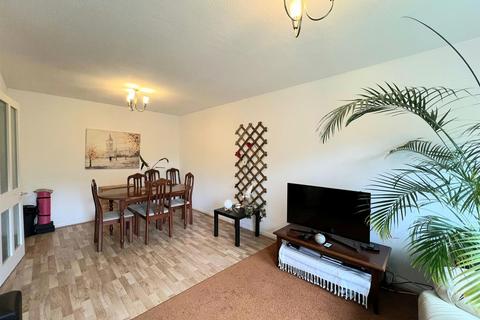 2 bedroom property to rent, Elliott Close, Wembley Park