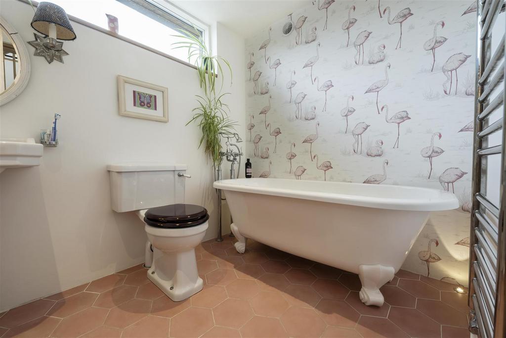 Taybury House Q50-05.jpg