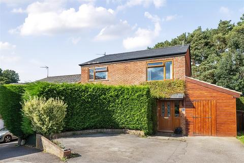 4 bedroom detached house for sale, Hunts Mead, Bromham