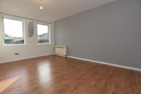 Studio to rent, Framlingham Grove, Kenilworth