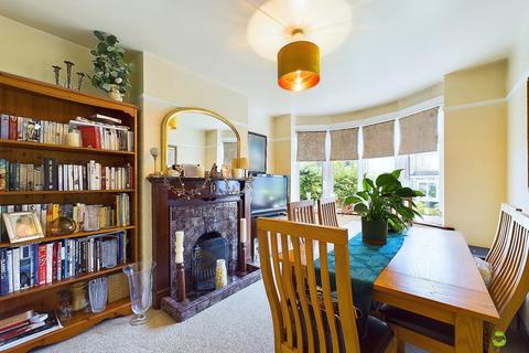 52 Collindale Avenue, Erith, DA8 1EE