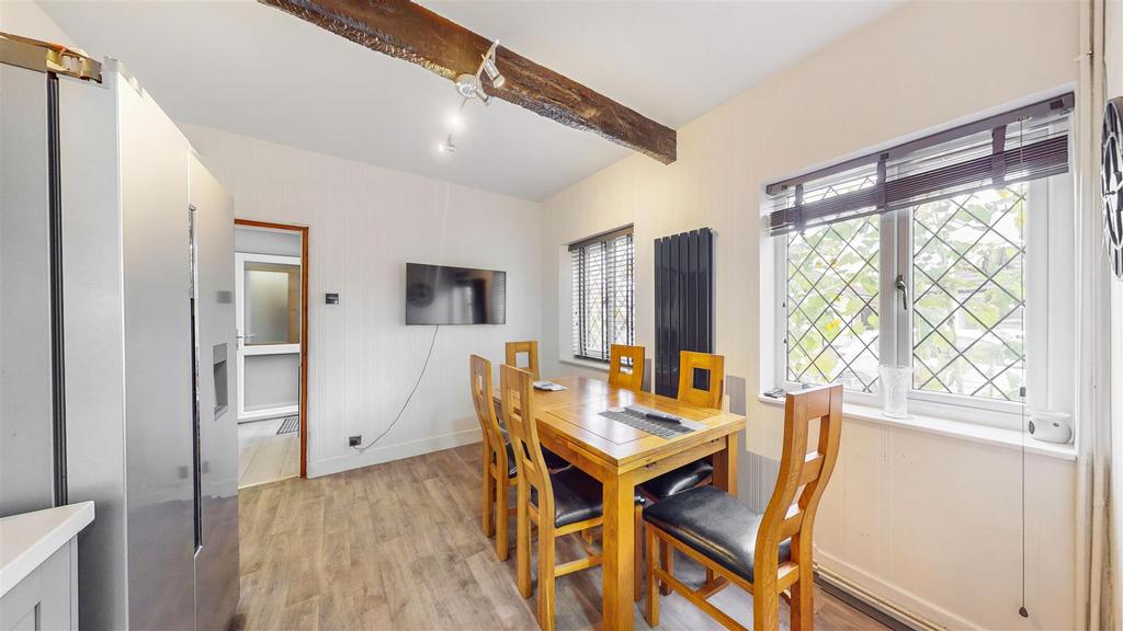 25 Eton Avenue - Zjdxov Ggxivv61cu3 Cr J.jpg