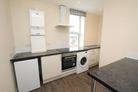 2 bedroom flat to rent, Broad Street, Bristol BS16